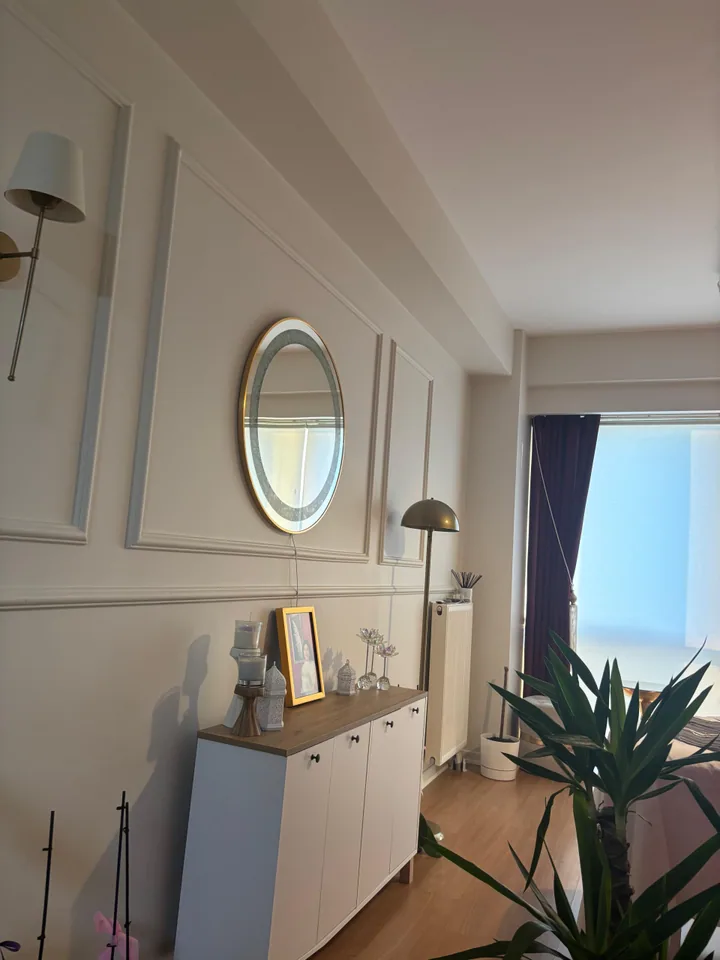 Merkezin oval aynalı koridoru